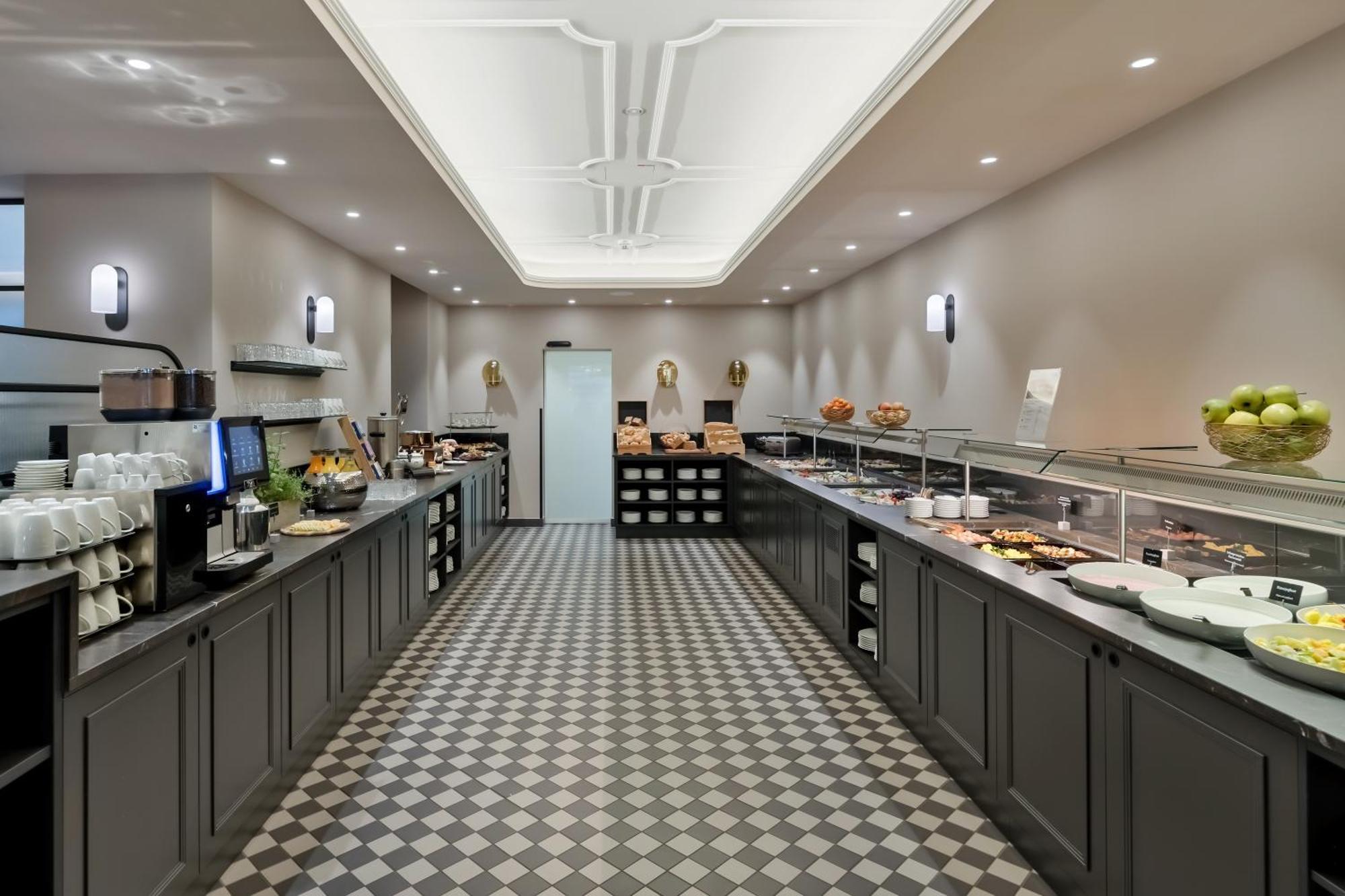 Hotel Astoria Vienna, Curio Collection By Hilton