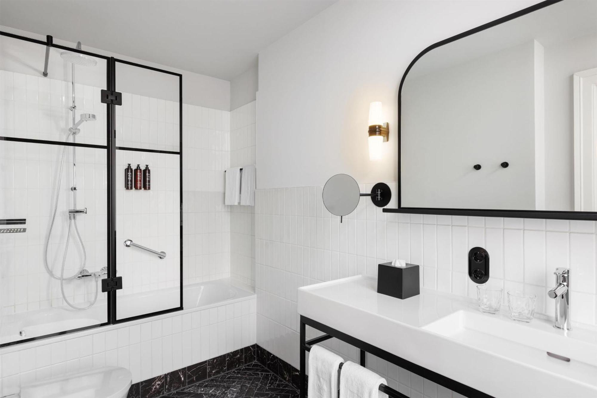 Astoria Vienna, Curio Collection By Hilton